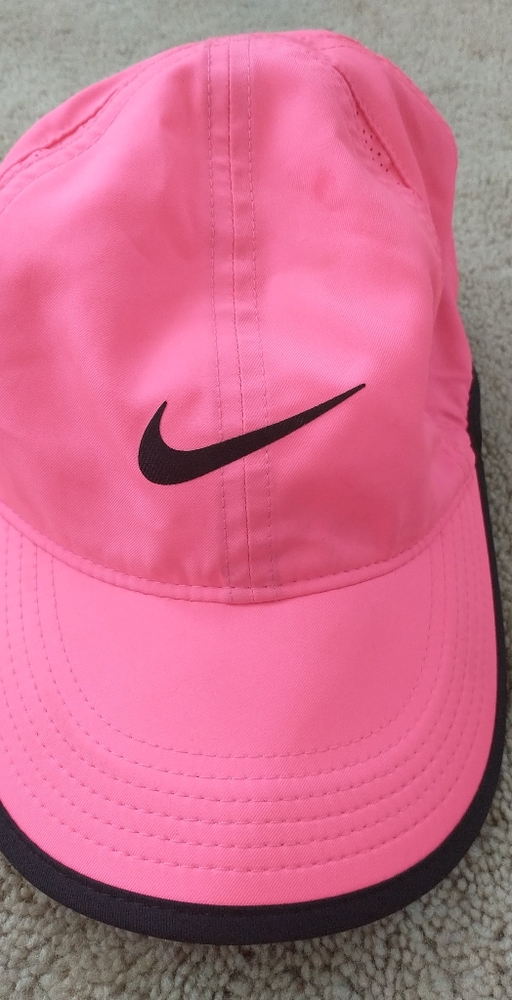 womens pink nike hat dri-fit featherlight